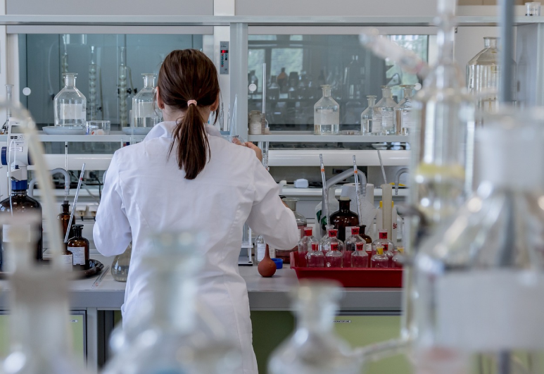 laboratory-2815641_1280